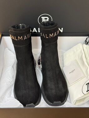 ✨ BRAND NEW ✨💯% Authentic Balmain Black Suede Logo Cuff Ankle Boots